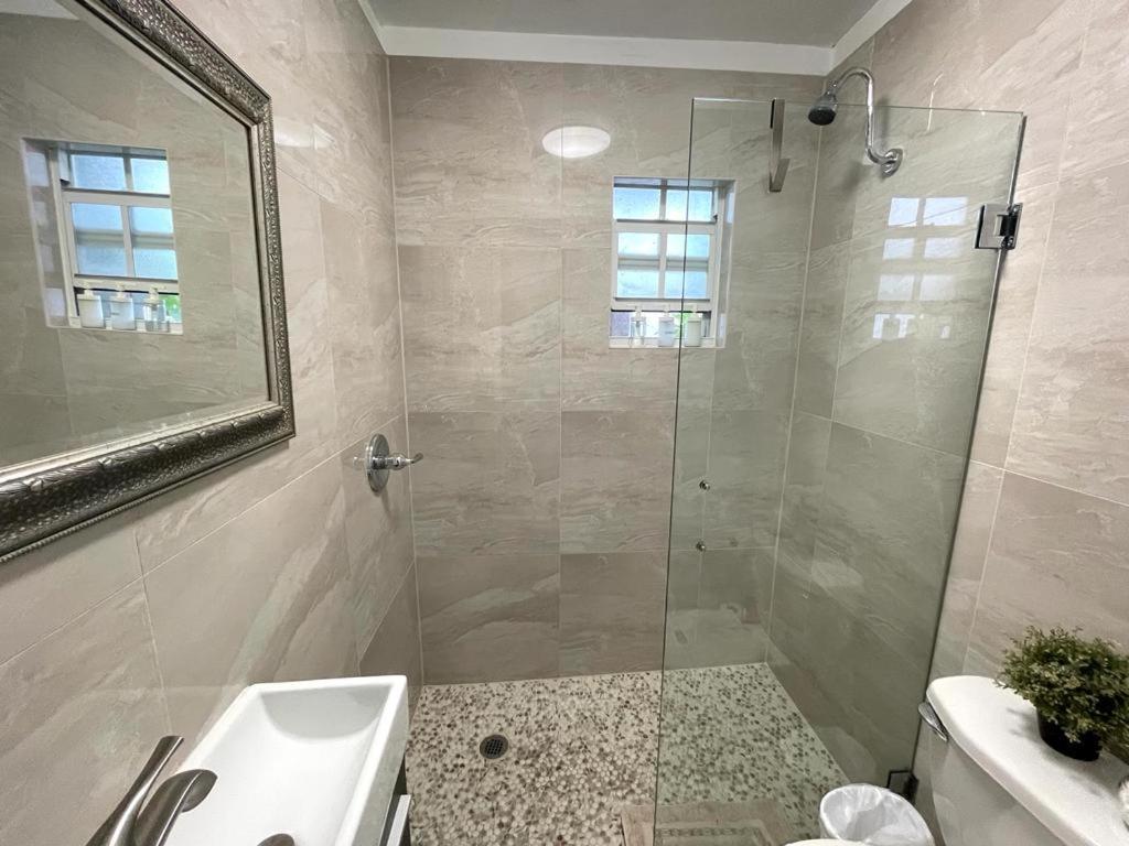 Cozy Room In The Heart Of Little Havana Miami Exterior photo