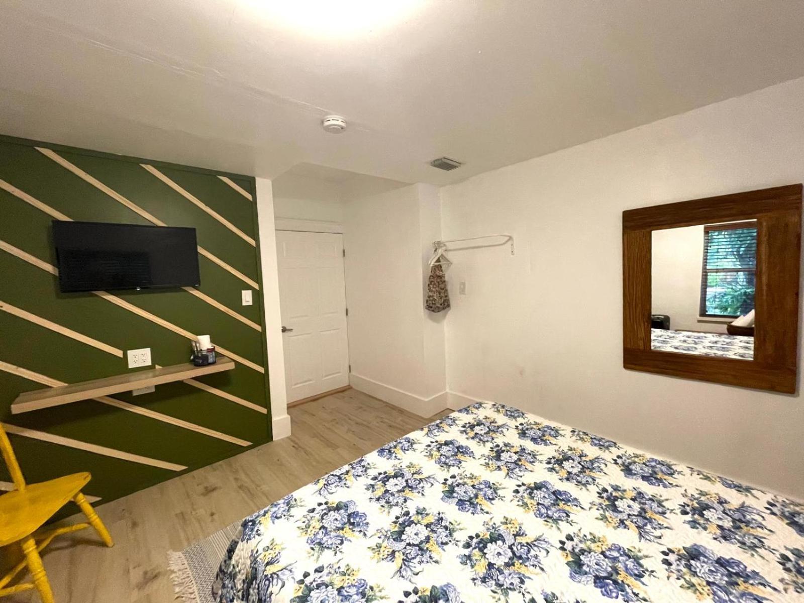 Cozy Room In The Heart Of Little Havana Miami Exterior photo